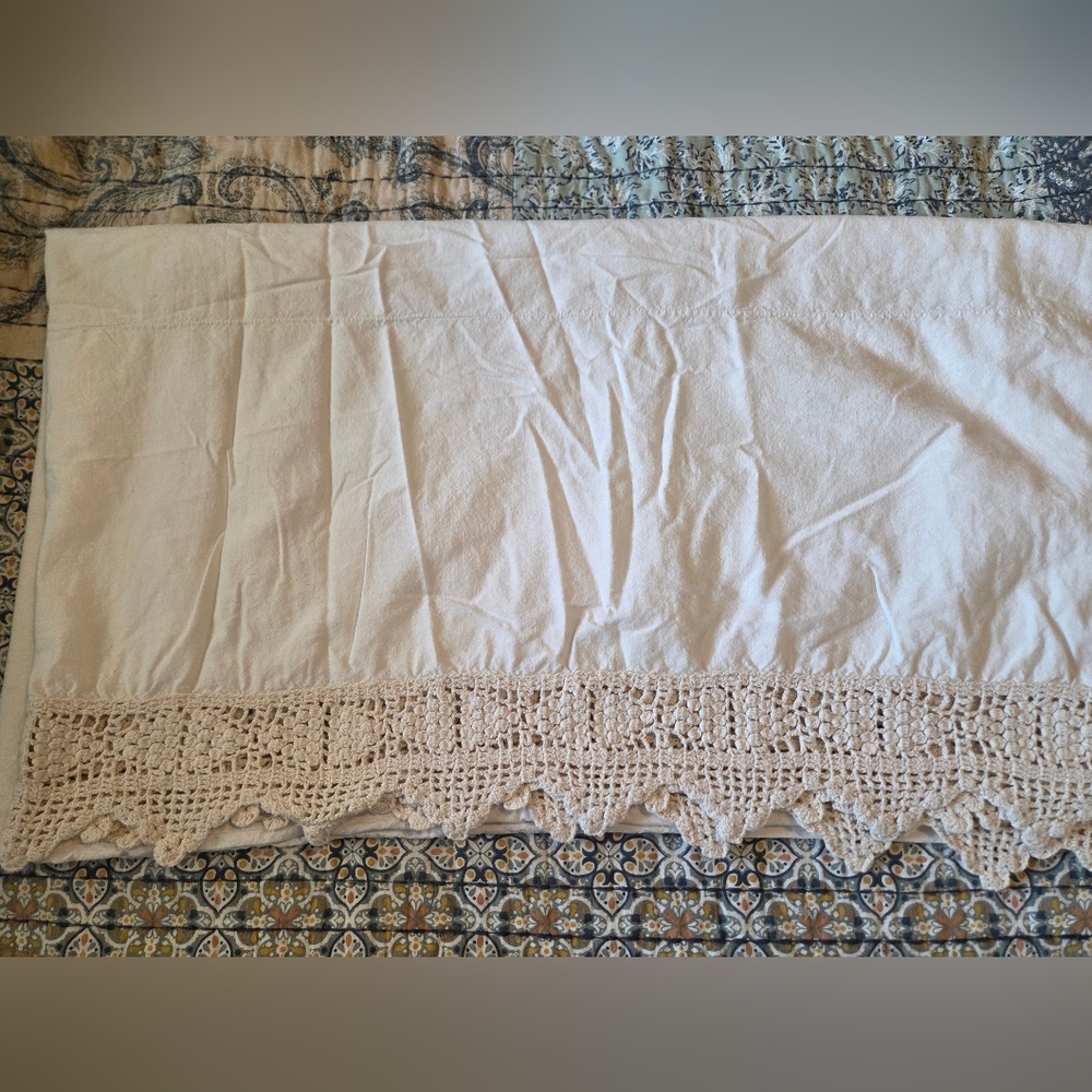 Cream Crochet Lace Trim Bedskirt - Twin